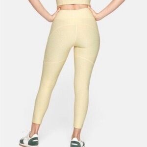 Outdoor Voices solid pale yellow leggings!